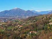22 Da San Sebastiano bella vista su Fontana e verso il Linzone
